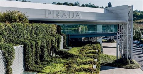 Ruba da Prada e rivende su internet. Denunciata l'addetta alle 